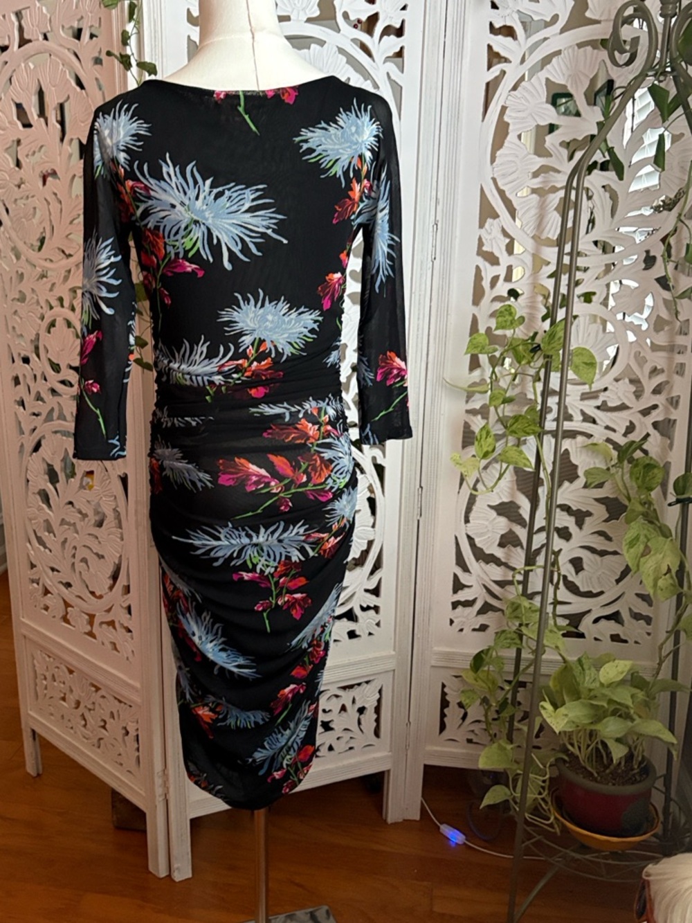 DVF Black Floral Ruched Scoop-Neck Midi Dress - Picture 4 of 6